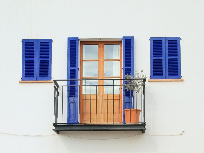 menuiseries fenetres balcon volets bleus