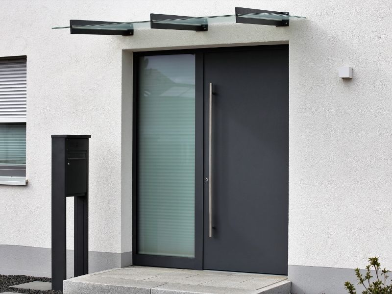 porte d'entrée moderne noir en aluminium